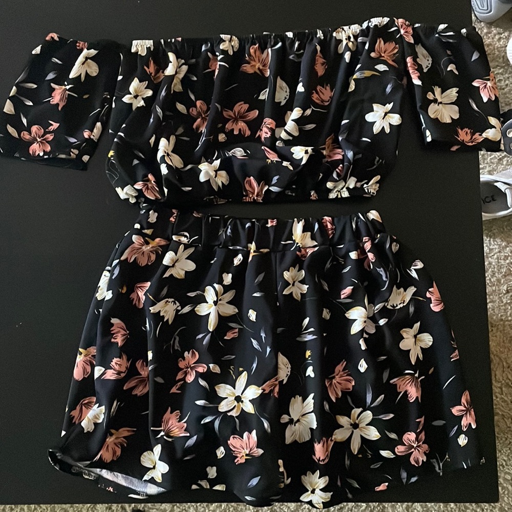 Matching floral set